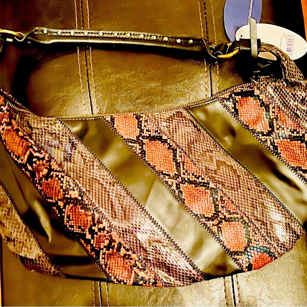 Casual wear shoulder strap purse snake print